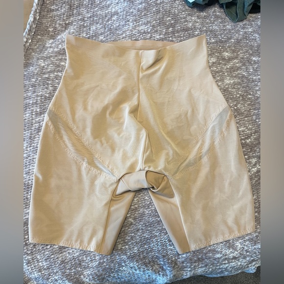 Honey love shapewear size medium. Worn once - Picture 2 of 3